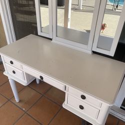 Junior Vanity 