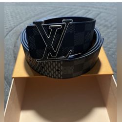 Louis Vuitton LV Leather Men's Designer Belt. 