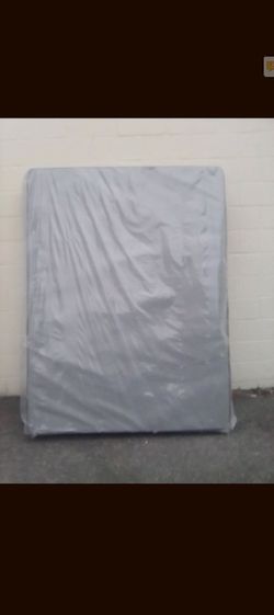 Queen mattress and box spring
