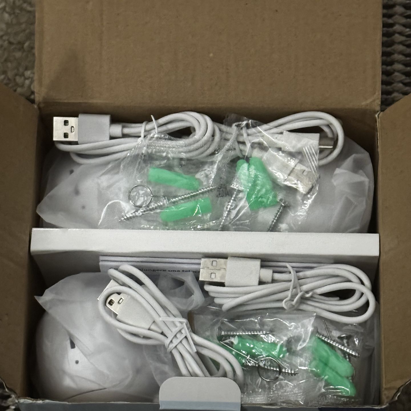 SET OF 4 AI WIRELESS WIFI SECURITY CAMERAS BRAND NEW WITH ALL ACCESSORIES INCLUDED 2 WAY AUDIO 4K VIDEO 24/7 RECORDING