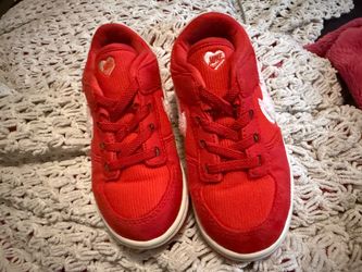 Size 10c boys Nike Red valentine Heart Sneakers