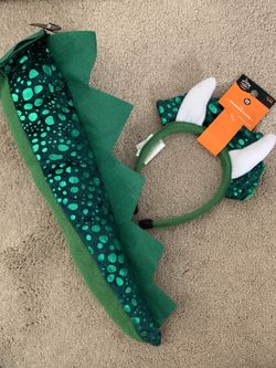 ***BRAND NEW Dinosaur costume accessories***