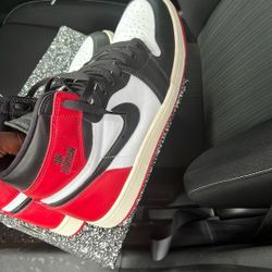AIR JORDAN RETRO 1 HIGH SZ 10.5 No Box/ AIR JORDAN RETRO 5 Sz 11 With Box