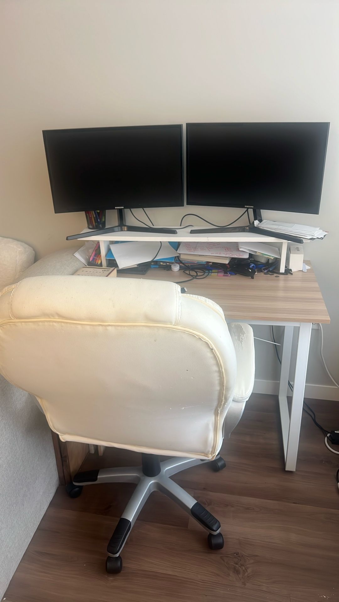 Free Desk And Chair 
