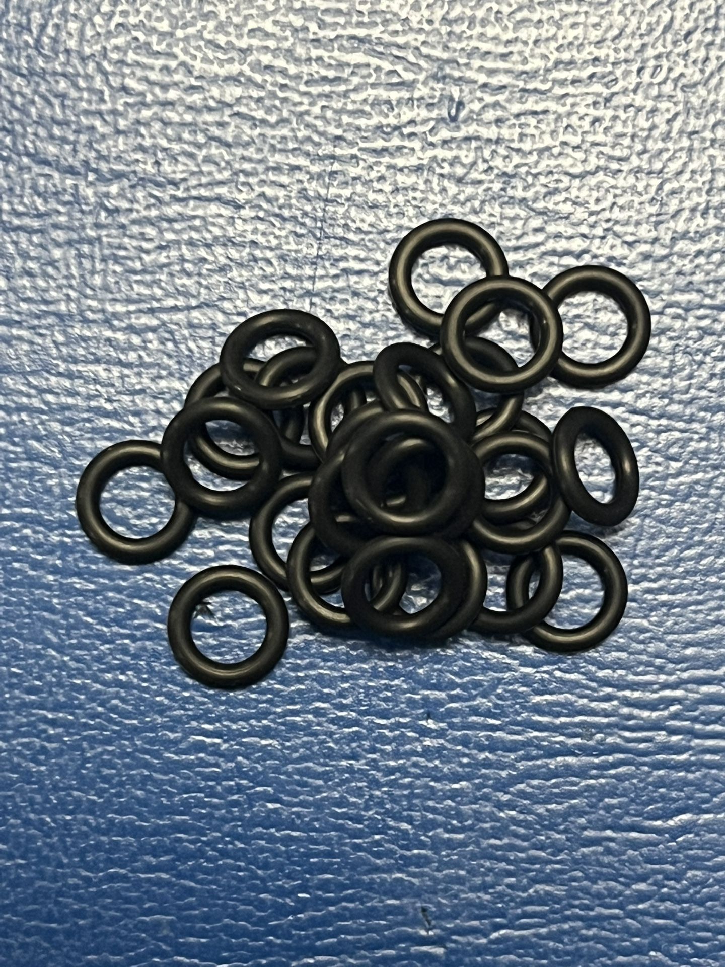 25 pc. Black Wacky-Rings