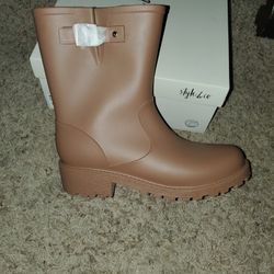 Millie Buckle Rain Boots
