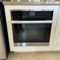 Miele 24” Electric Oven