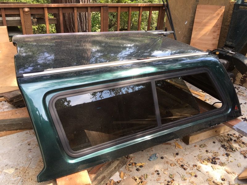 Leer Ford F-150 5.5 dark green camper shell