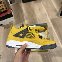 Air Jordan 4 “Lightning” Size 12