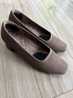Size 42 (EU) VIVAIA Light Brown 1.5” Heels