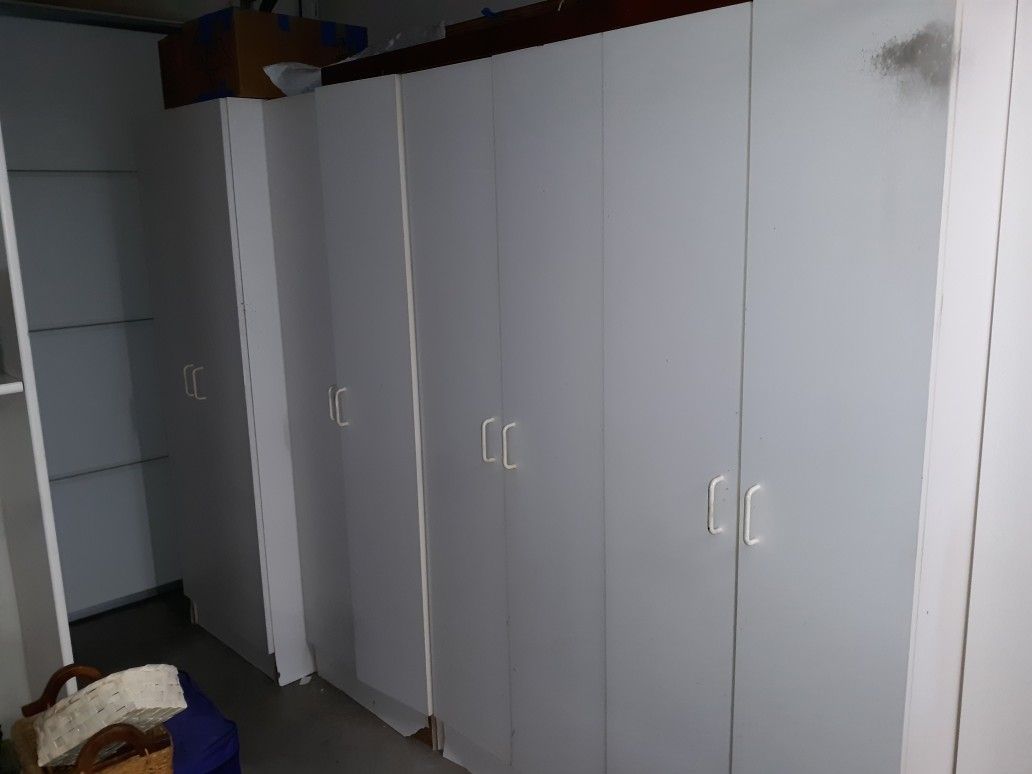 2 door cabinets - set of 5 tall units an 1 countertop with 2 drawers