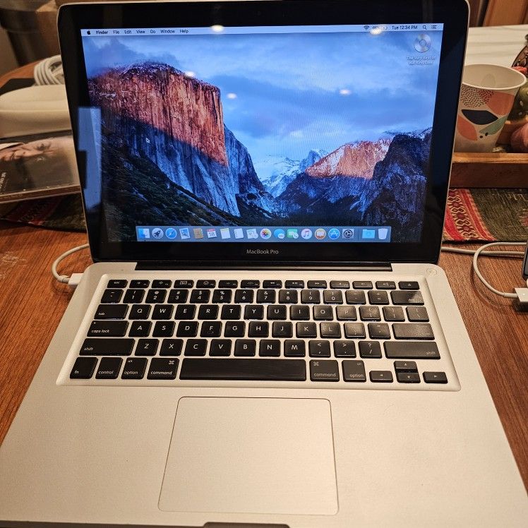 MacBook Pro 13" Mid 2009, 2.53 GHz Intel Core 2 Duo , 1 TB HDD, 4GB RAM, CD ROM