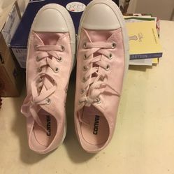Like New Women’s Size 9 Converse