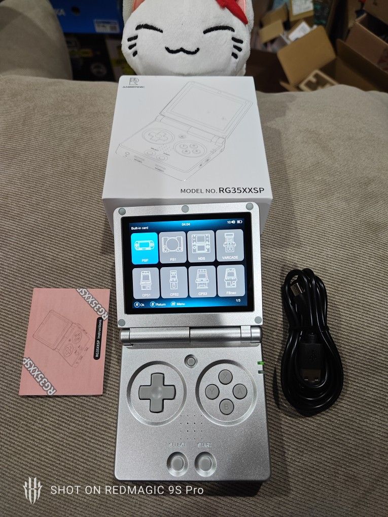 Anbernic RG35XXSP Retro Handheld Clamshell Console 3.5 Inch IPS 64GB 5000 Games HDMI Out Silver New Condition