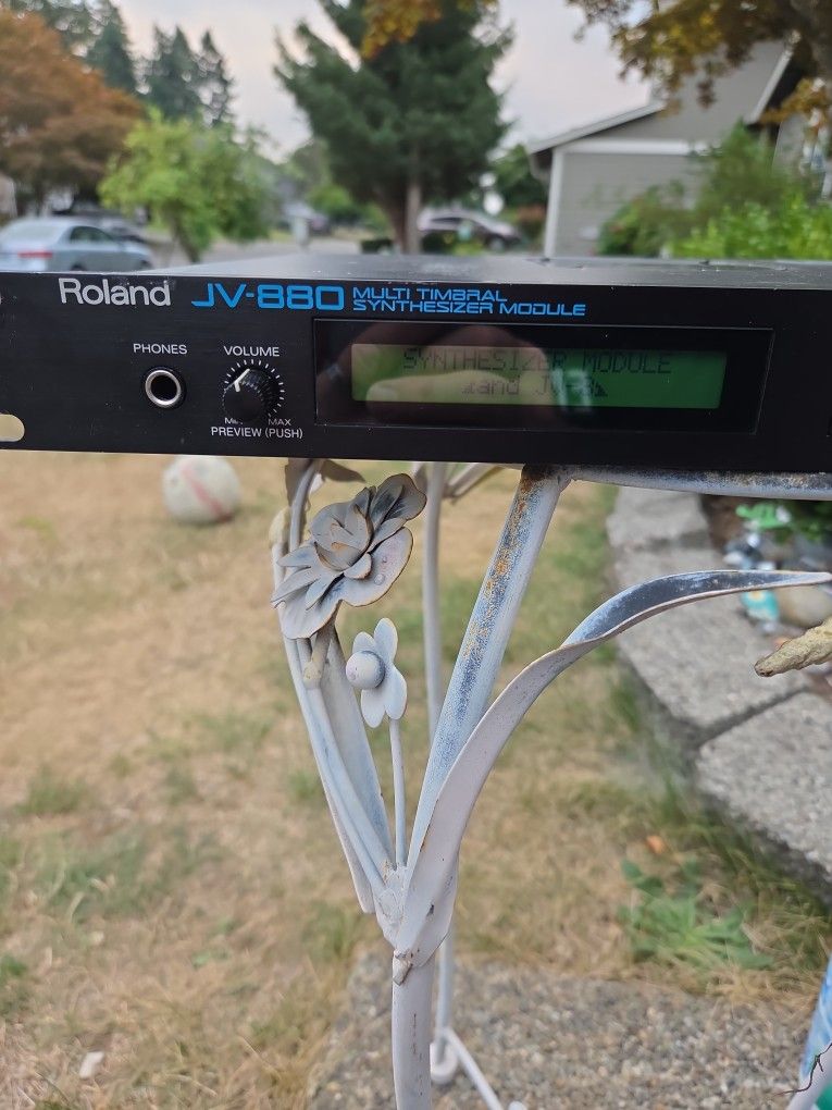 Roland JV-880 Multi Timbral Synthesizer Module