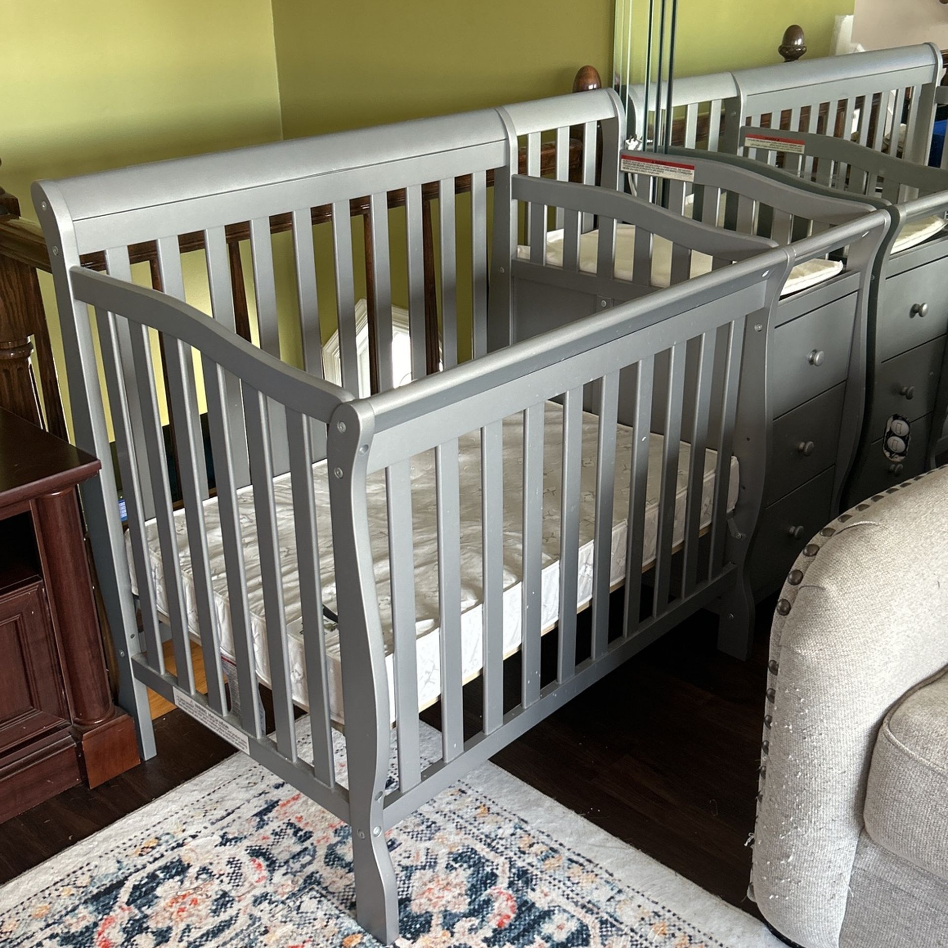 Dream On Me Crib with changing table and Serta mattress