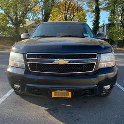 Black Chevrolet Suburban 