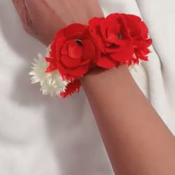 Red And White Gajra (2pcs) - On Sale