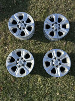 2023 Toyota 4Runner SR5 17” Wheels