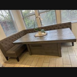 Table And Bench Seats    Breakfast Nook  