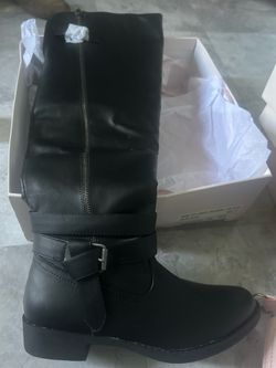 Woman boots size 7-5
