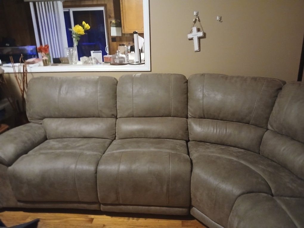 6 Seat Sectional with 3 reclining chaira
