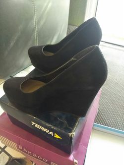 Black Wedges