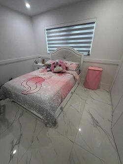 Kids Evangeline White Full Lighted Upholstered Bed With Multi-Color Leds