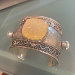 COOL BANGLE WITH SIMULATED OPALS