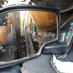 2007 Tahoe Driver Side Mirror With Turn 