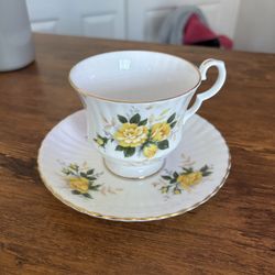 Royal Windsor yellow rose Teacup