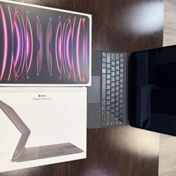 iPad Pro (12.9-inch) (6th generation).