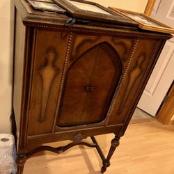 Antique Radio Box