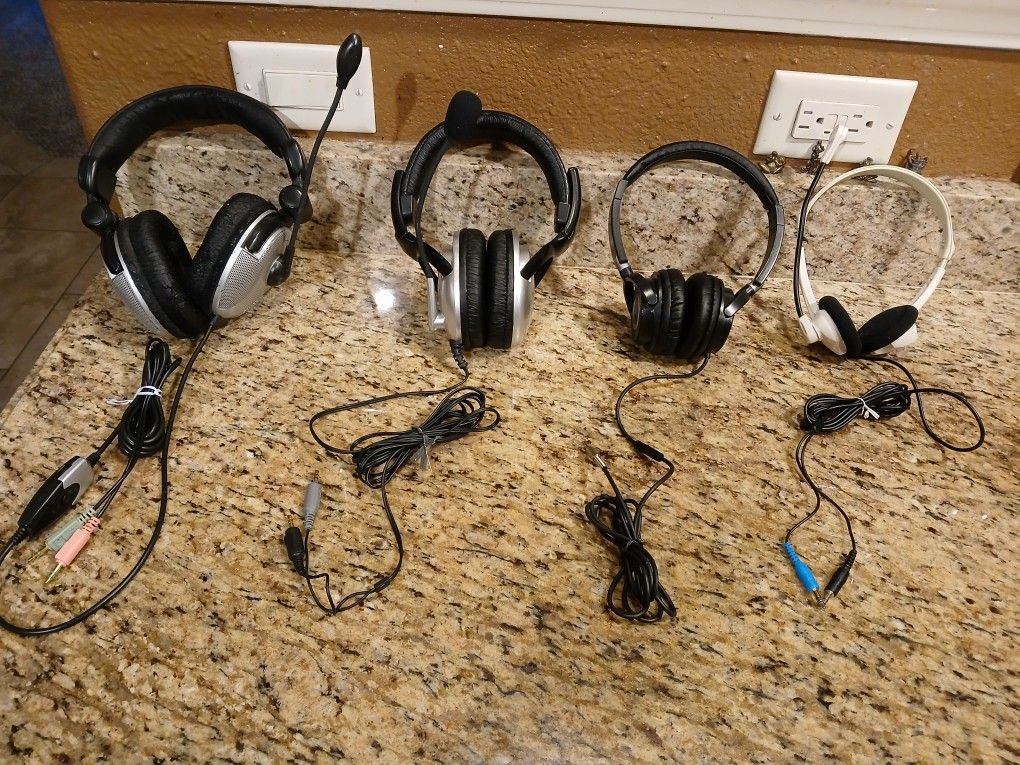 Used Headphones $5 Each Or All For $10 Must Pick Up
