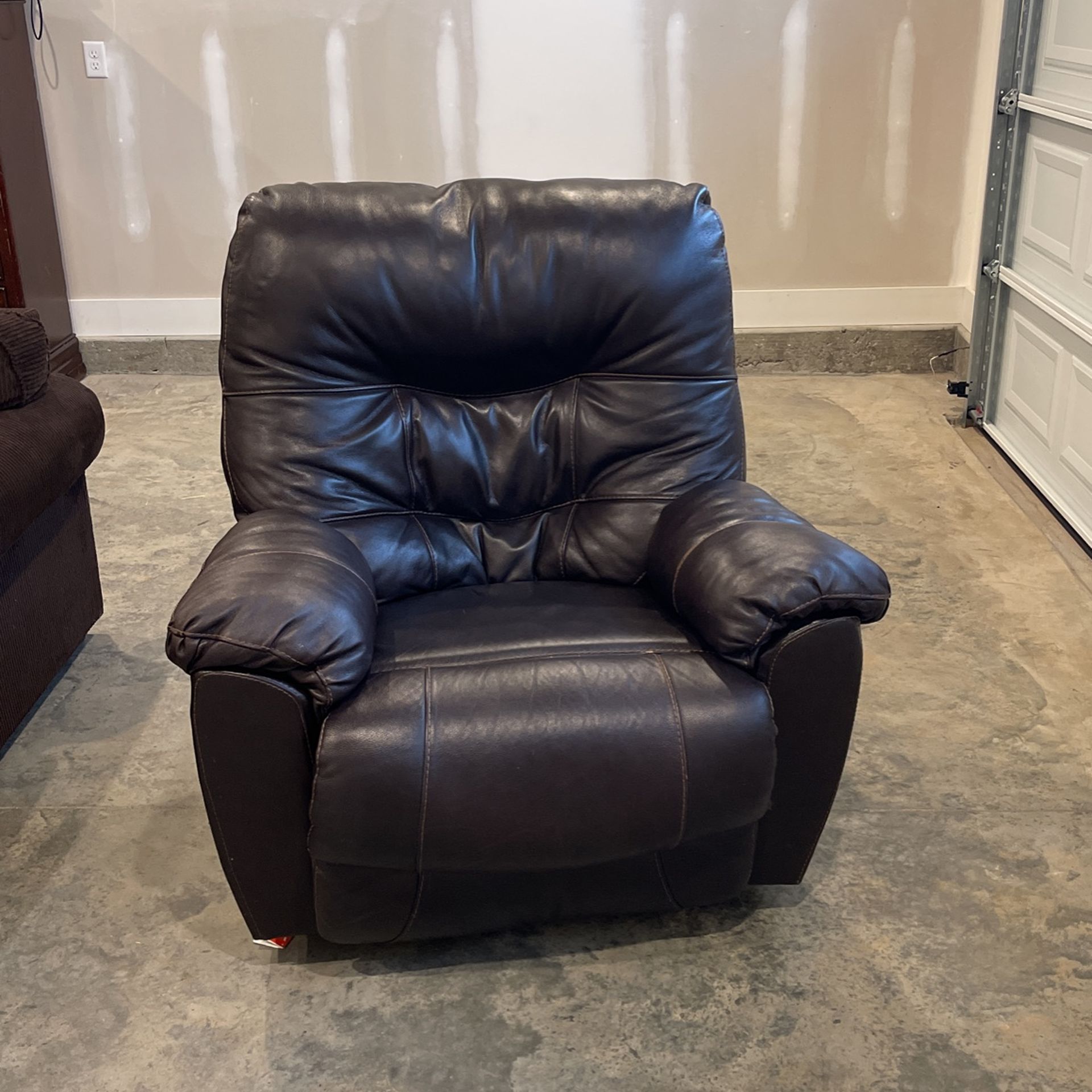 Large Dark Brown Leather Recliner Chair Lazy Boy