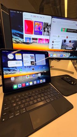 iPad Pro 12.9” Space Gray – Like New + Apple Magic Keyboard