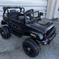 12V Black Jeep Kid’s Battery Powered Car! Works great! New Battery and New Charger included. 