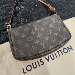 Louis Vuitton Pochette  Brown Monogram canvas.