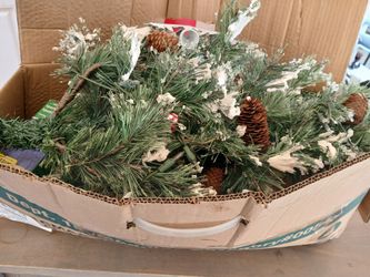 Holiday Time Light Tree With Pine Cones It's Complete Open Box Was In My Shed It's New Condition
