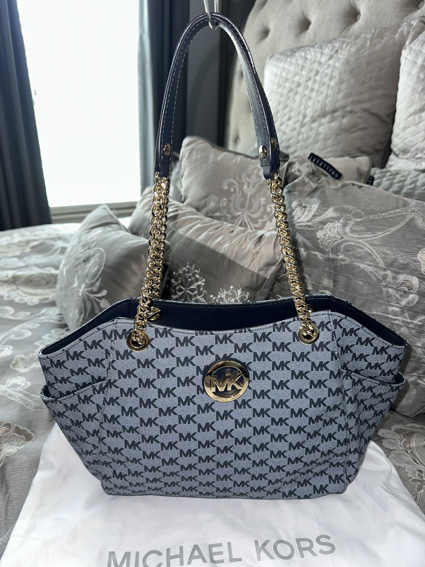 Michael Kors Hobo medium Bag MK Monogram 15”L X10”H X 5”W (OPEN TO TRADES) W/ Dust bag