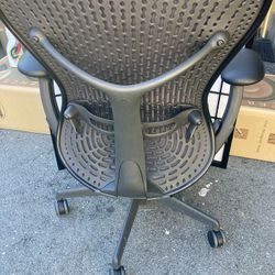 HERMAN MILLER MIRRA1Good conditions everything is work ergonomic chair