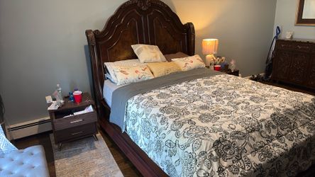 Bedroom set. Dresser mirror and electric heater