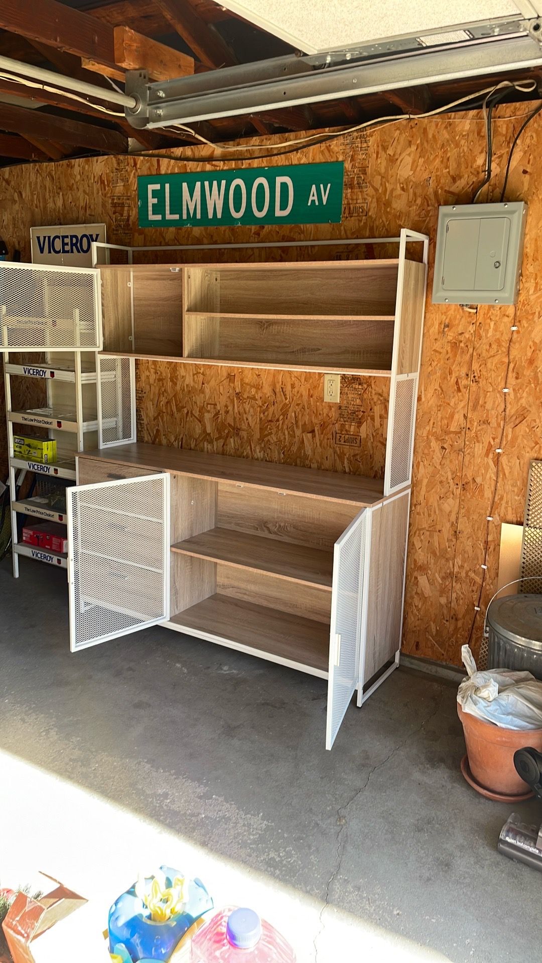 Kitchen pantry / Coffee bar