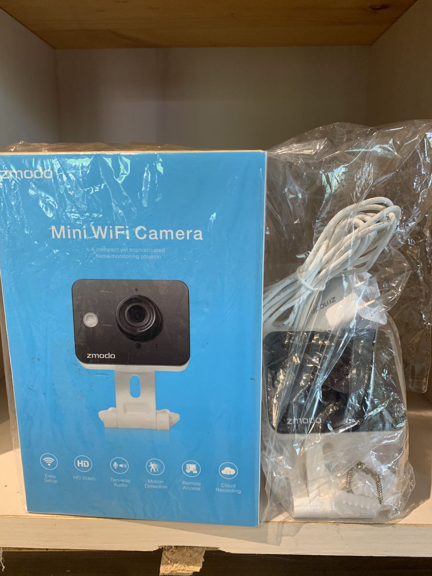 Zmodo 1080p Mini WiFi Pet Camera Two Way Audio Smart Home Camera