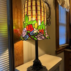 Beautiful Tiffany Style Stained Glass and Lead Lamp 