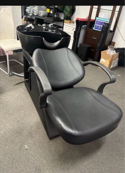 Moving Sale!! In Box Salon Shampoo Bowl Chair Unit with a reclining padded chair, armrests with ABS Bowl (plastic), gel neck rest, Faux leather, Weig