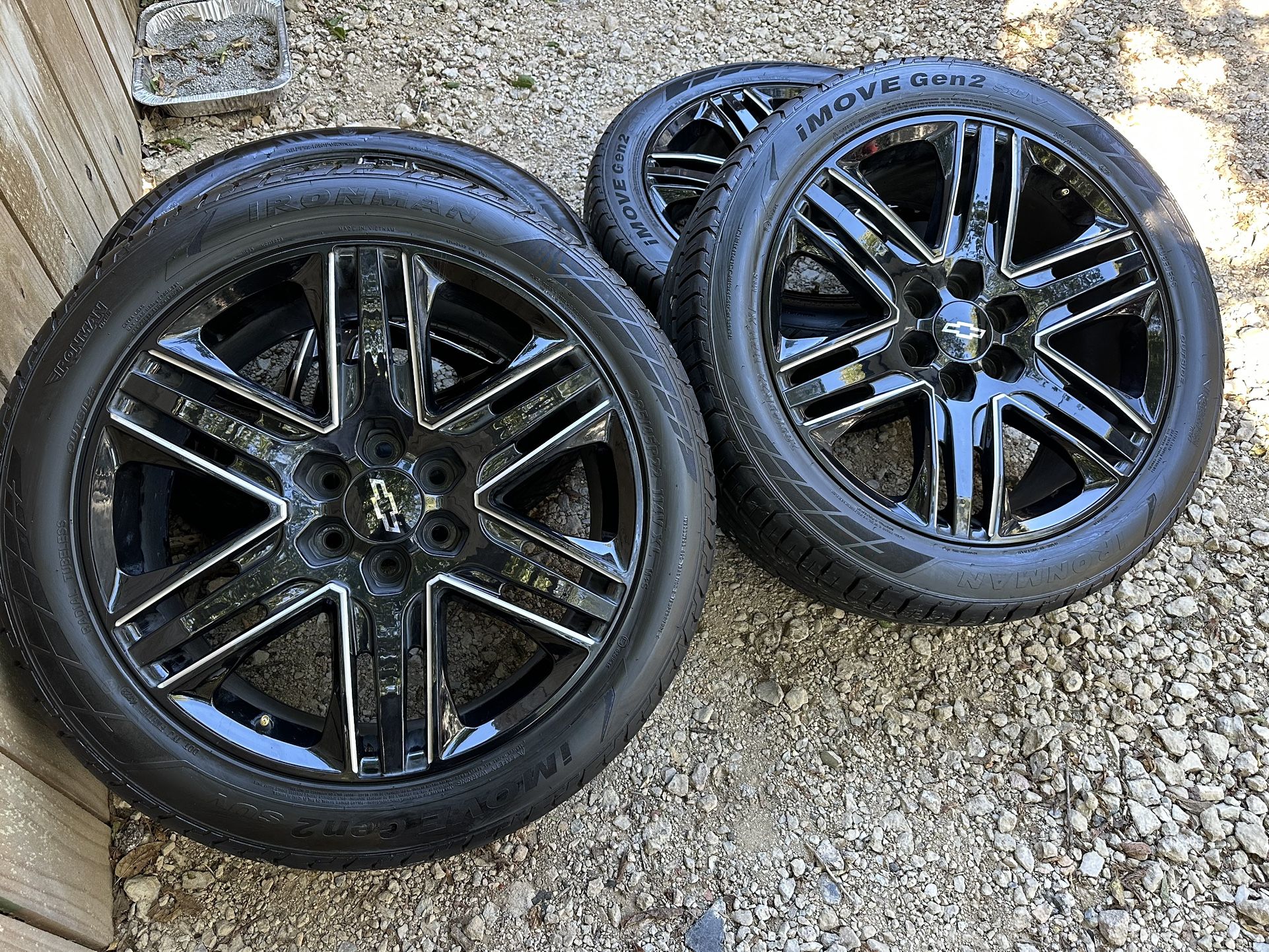 Wheels and Tires 22 6 Lugs Silverado Sierra Yukon Tahoe Suburban