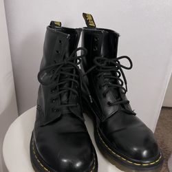 Dr. Marten Black patent Leather Boots Women’s Size 10