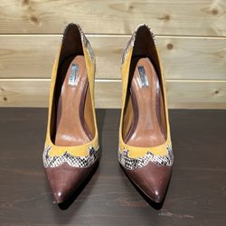 Beautiful brand NWOT Schutz pumps sz EU 36
