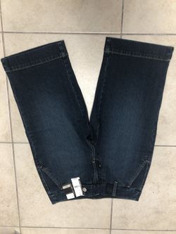 Women’s New York and Co. crop shorts